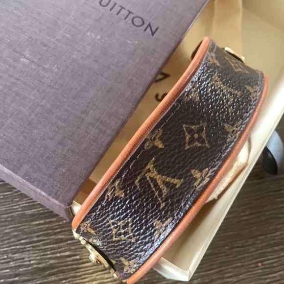 Louis Vuitton Save it Monogram Canvas Wide Cuff - Picture 9 of 13